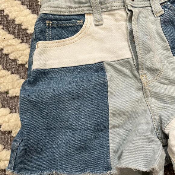 Hollister Ultra high rise mom short 3” - Picture 2 of 8